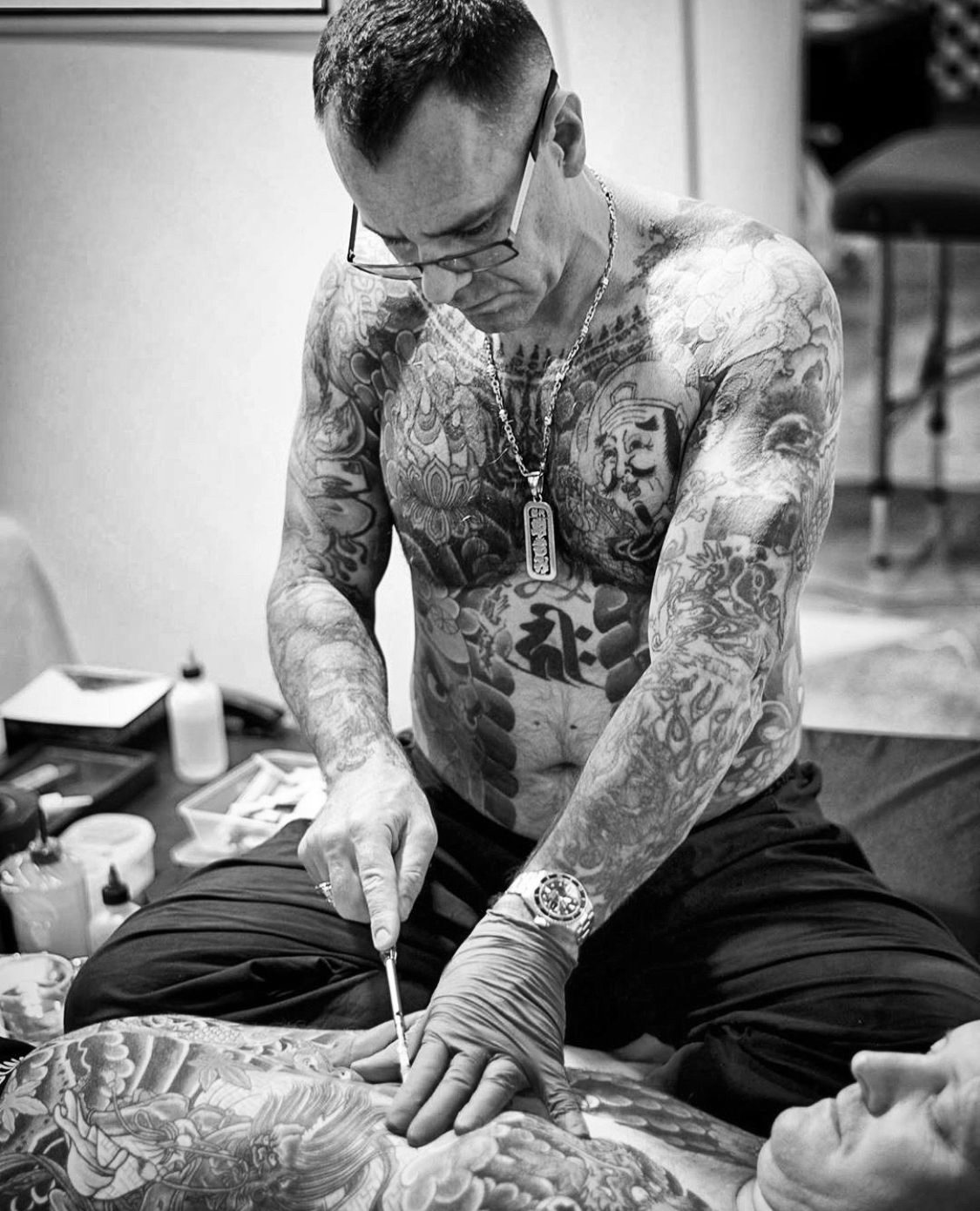 Tebori — hand-carving a Japanese tattoo with a wooden rod and a cluster of needles